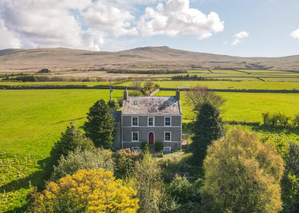 4 bed property, in Spring House Corney LA19 5TL, £400,000