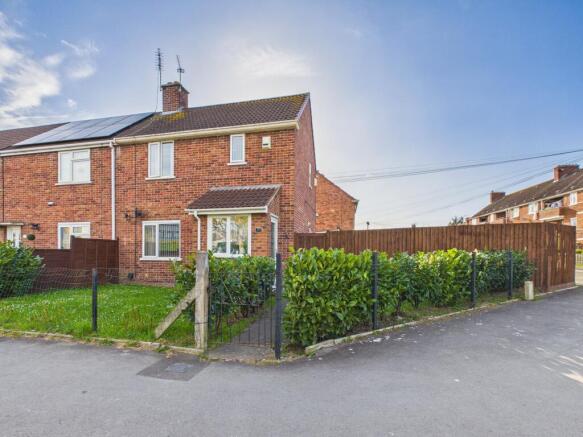 2 bed property, in Parkway, £199,950
