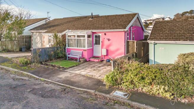 2 bed property, in Westcliff Mews, £175,000