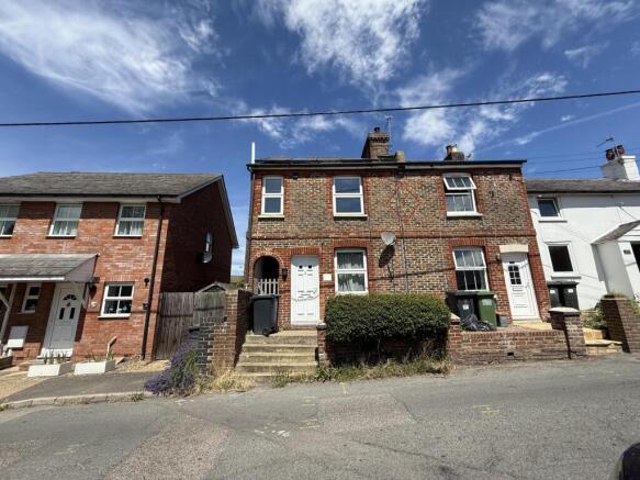 2 bed property, in 30 Bellbanks Road, £150,000