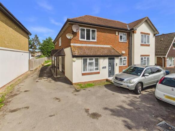 1 bed property, in Field Common Lane, £185,000