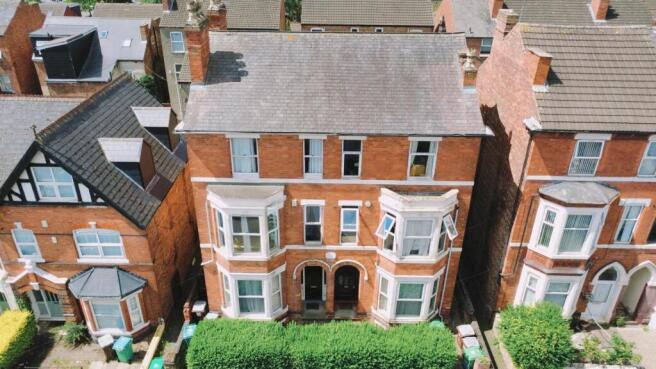6 bed property, in Burford Road, £330,000