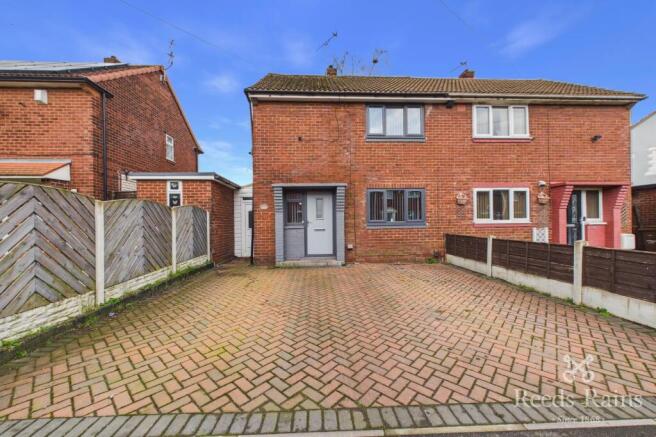 2 bed property, in Arnside Crescent, £125,000