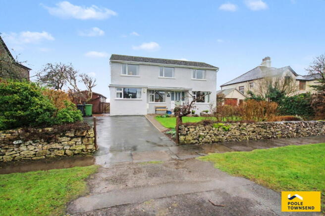 5 bed property, in Cherry Trees, £595,000