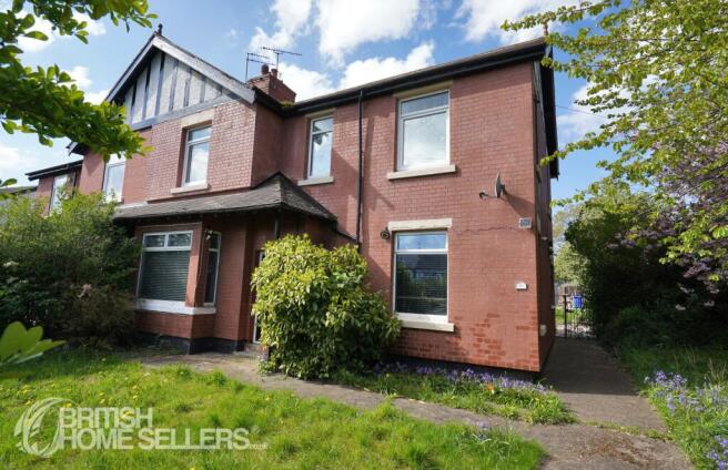 4 bed property, in Great North Road, £250,000