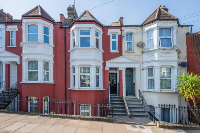 3 bed property, in Ennis Road, £550,000