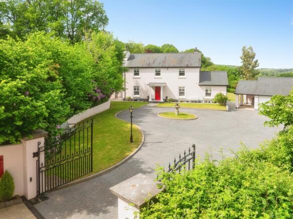 5 bed property, in Montrose, £1,175,000