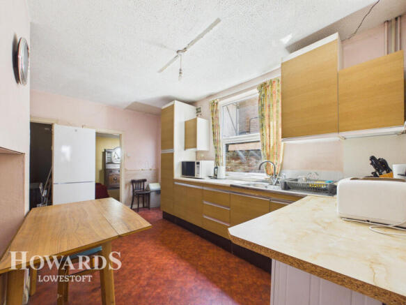 3 bed property, in Church Road, £150,000