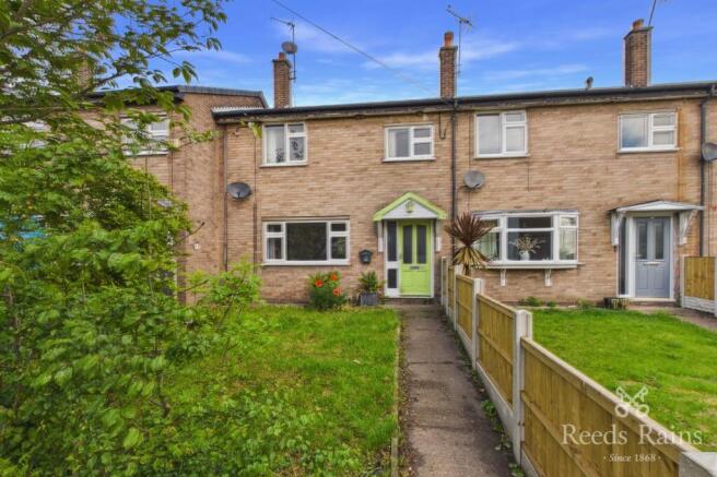 3 bed property, in Main Street, £125,000