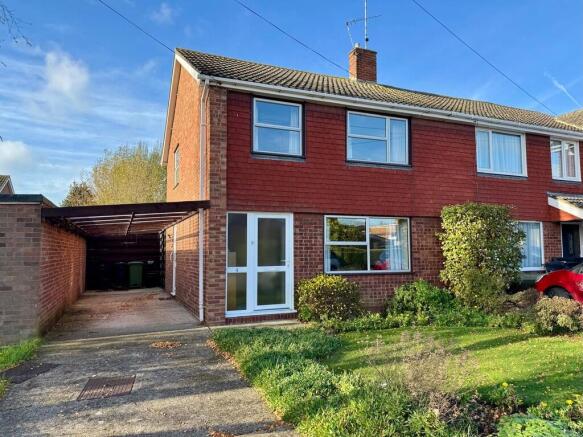 3 bed property, in Pembroke Avenue, £350,000