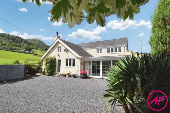 3 bed property, in Llanbedr Y Cennin, £575,000