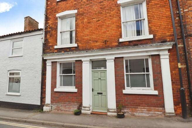 2 bed property, in South Street, £95,000