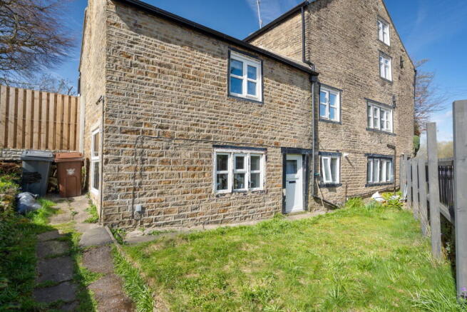 2 bed property, in Turnlee Road, £245,000