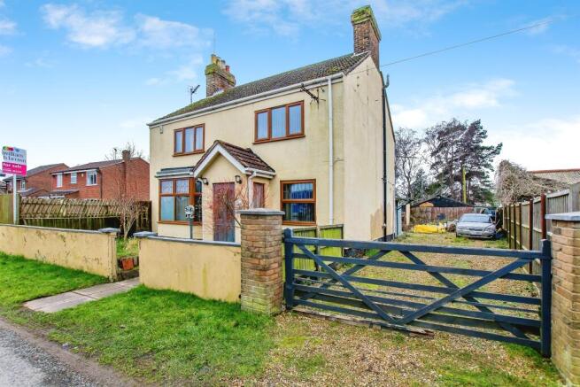 3 bed property, in Marsh Road, £150,000
