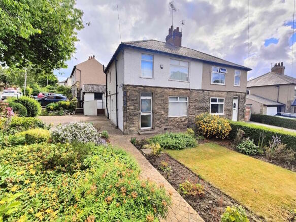 3 bed property, in Bradford Road, £220,000