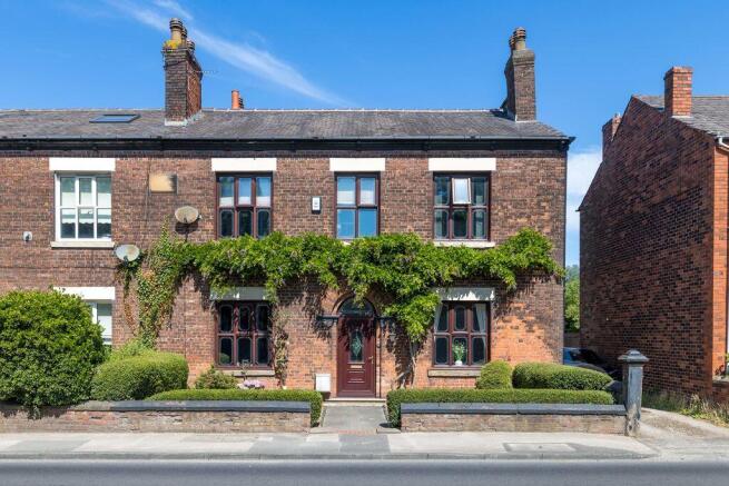 3 bed property, in Whelley, £255,000