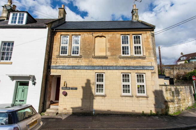 2 bed property, in Market Place, £350,000