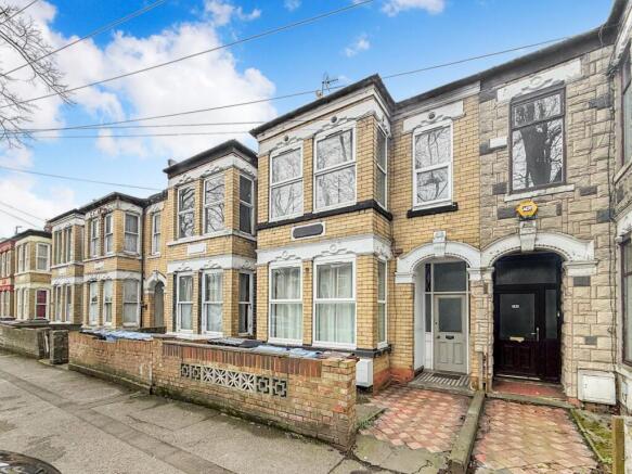 4 bed property, in Boulevard, £140,000
