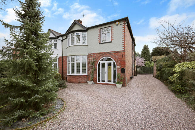 3 bed property, in 75 Altrincham Road, £600,000
