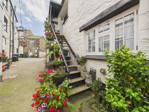 3 bed property, in Porpoise Apartment, £220,000