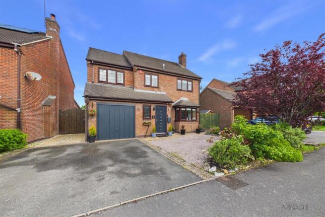 4 bed property, in Cavendish Drive, £410,000