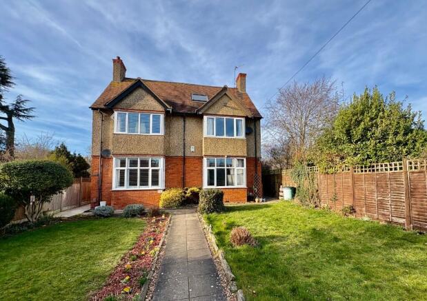 4 bed property, in Weedon Road, £425,000