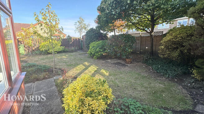 3 bed property, in Causeway Close, £300,000
