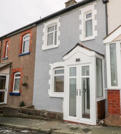 3 bed property, in Llewelyn Terrace, £200,000
