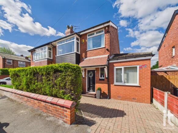 3 bed property, in Borth Avenue, £324,950