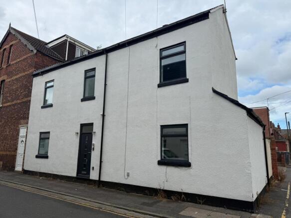 2 bed property, in Clifford Street, £99,950