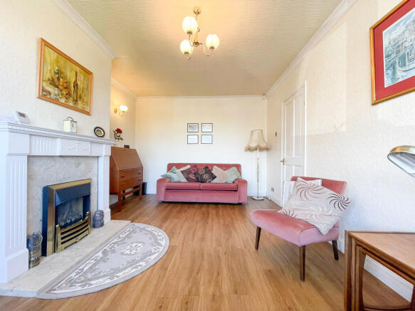2 bed property, in Oxford Drive, £315,000