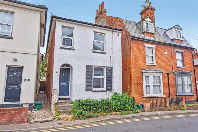 4 bed property, in Alexandra Road, £190,000
