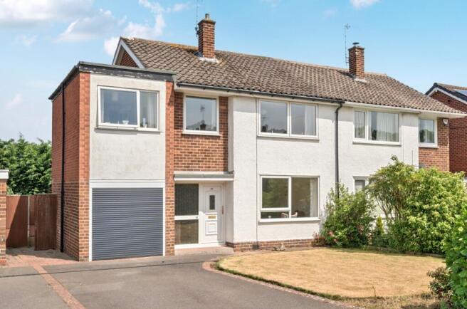 4 bed property, in Woodbank Drive, £350,000