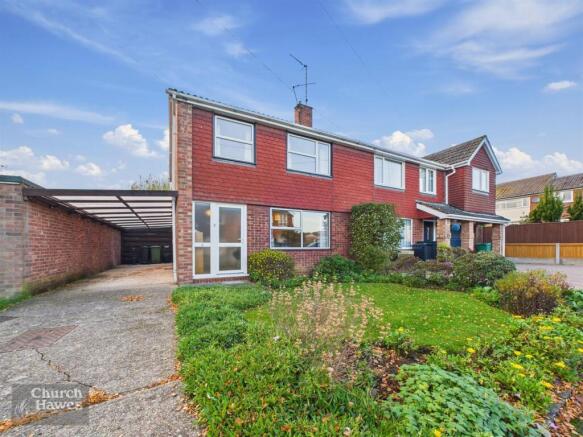 3 bed property, in Pembroke Avenue, £350,000
