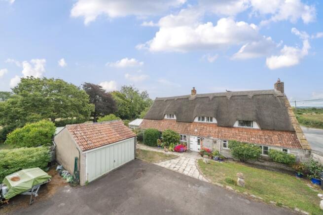 4 bed property, in Upton, £595,000
