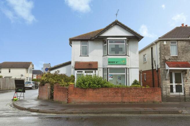 3 bed property, in Bitterne Road West, £325,000