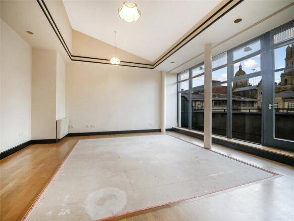 2 bed property, in Ingram Street, £265,000