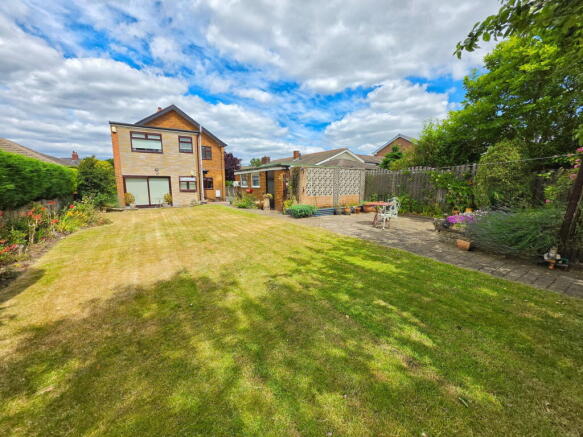 4 bed property, in Weet Shaw Lane, £330,000