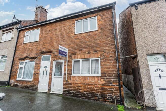 3 bed property, in Main Street, £100,000