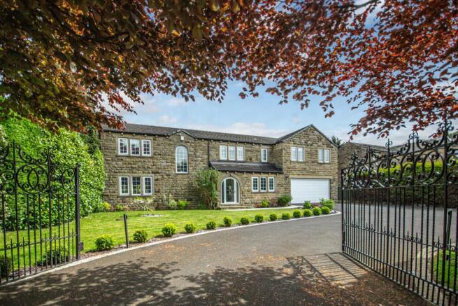 5 bed property, in Far Common Road, £1,300,000