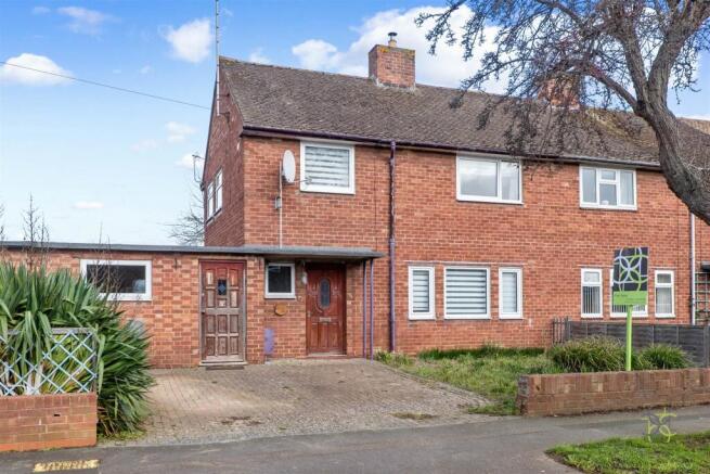3 bed property, in Battleton Road, £200,000