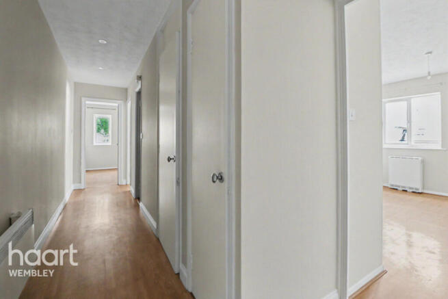 2 bed property, in Alperton, £350,000