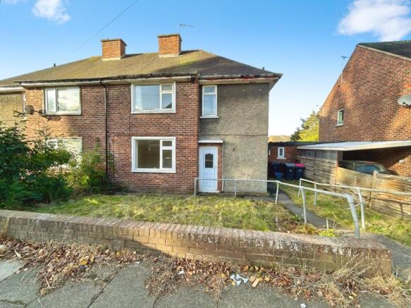 3 bed property, in Renway Road, £165,000