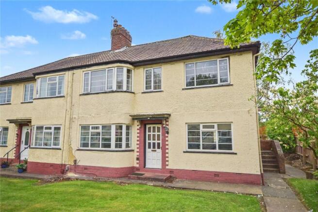 2 bed property, in Redesdale Gardens, £140,000