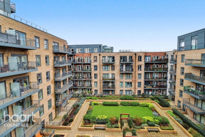 1 bed property, in Farington House, £400,000