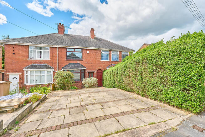 2 bed property, in 90 Star & Garter Road, £100,000
