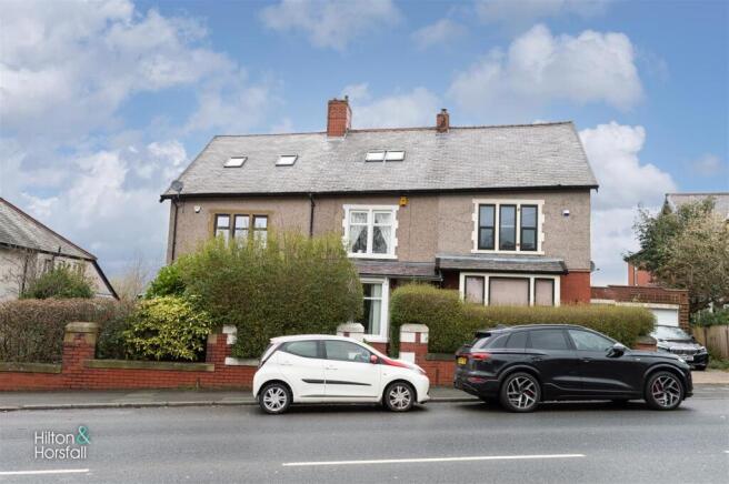 3 bed property, in Glen View Road, £245,000