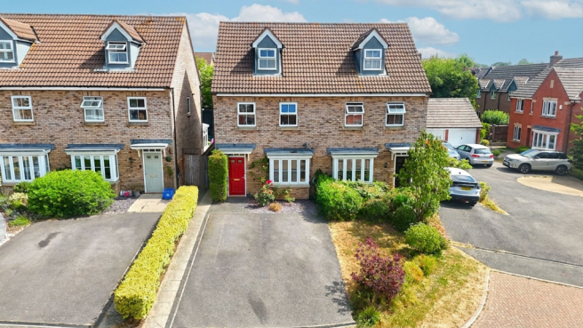 3 bed property, in Weare Close, £350,000
