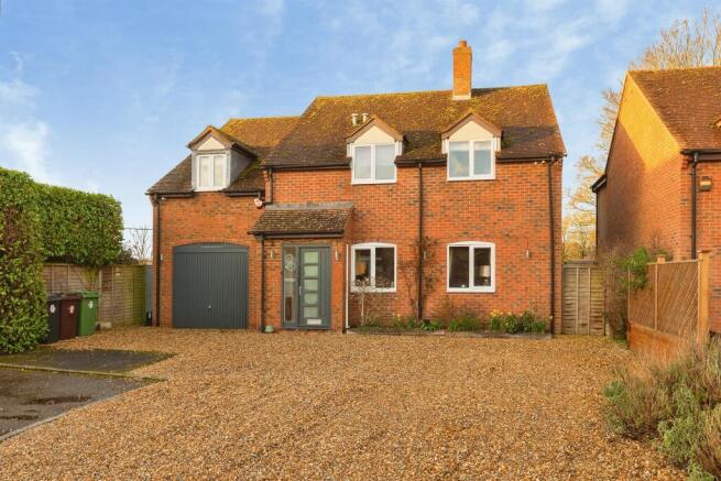 5 bed property, in The Laurels, £695,000