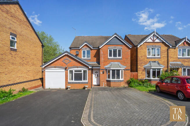 5 bed property, in Dalby Close, £400,000